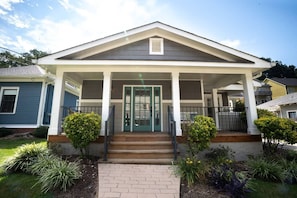 Located on a street just off of Frazier Ave, only 0.4 miles from Coolidge Park!