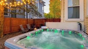 This historic 6BR 3BA Louisville Highland home is rich in old New Orleans Character with hot tub and firepit.
