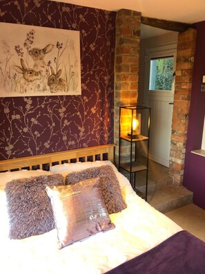 Wisteria Cottage cotswolds kingsize bedroom