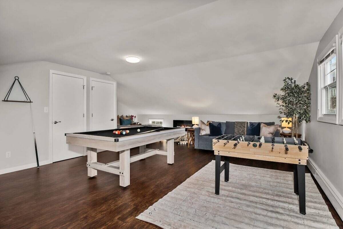 Waterview House Walking Distance from Cove Beach
