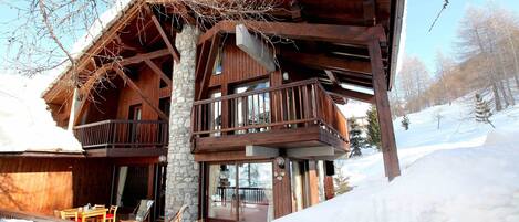 Chalet terrace and jacuzzi