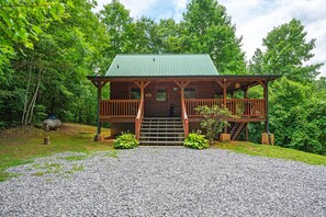 Front view of the cabin. Lots of space to privately relax!