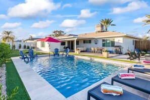 Large Heated Pool with Baja Shelf