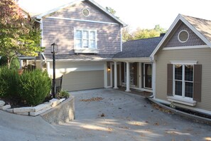 Main House and above garage Guest Quarters 