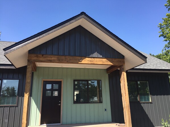 Front porch with 1886 harvested Larch beams!
