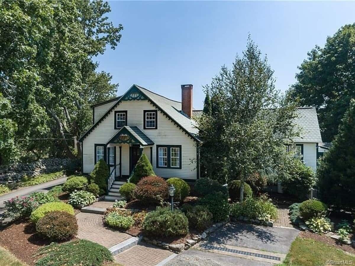 Come stay on a quiet farmhouse in Stonington, CT