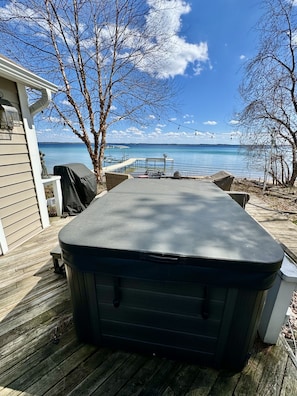 The glories of a soothing hot tub - room for two.