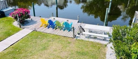 Great place to unwind!! Water front, private dock, fire pit, picnic table