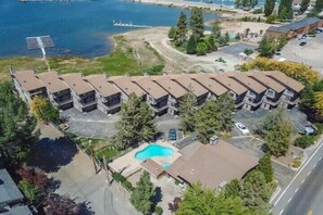 Lakefront condo with great views, pool, and hot tub