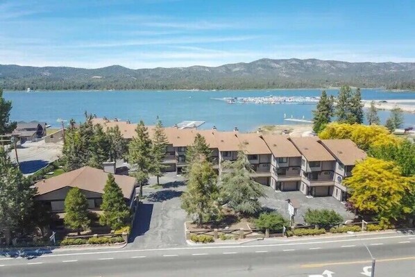 Lakefront condo with great views and public dock