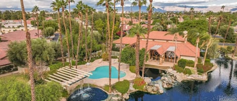 Beautiful Park Palms! A resort setting with 3 pools and spas, and clubhouse. 