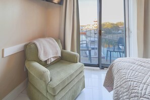 The best feature of Ketch Studio is its views of the Harbour Town yacht basin.