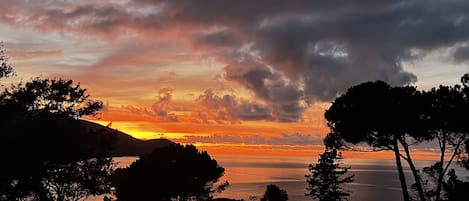 Couché de soleil. Vue de la terasse 