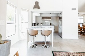 Kitchen | Island Seating