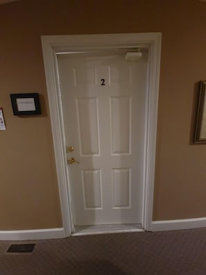 Room two one queen bed sleeps two
$99 a night