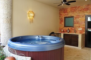 Indoor spa tub