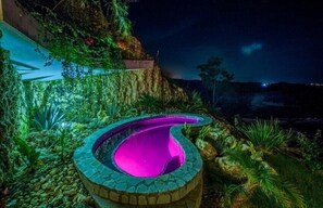 V16b Casa la Roca  · Black Infinity Pool, Jacuzzi & Ocean View Villa (315)
