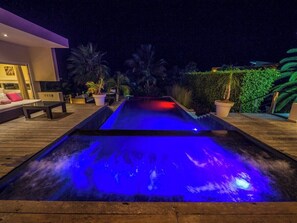 V06 Casa Corazón · 3-level black pool Villa W/  jet tub & rooftop (113)