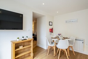 Kitchen & Dining Area