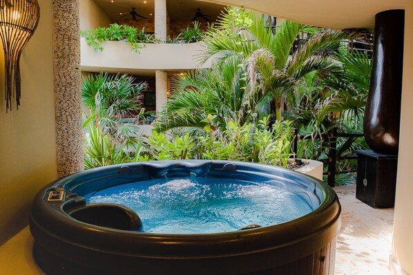 Indoor spa tub
