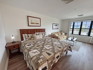 King bed with rotating quilts