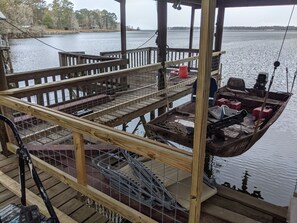 Can tie boat up to the dock. Subdivision Boat launch close nearby. 