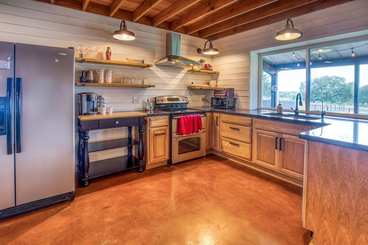 ★ Pool, HotTub- Cardinal Cottage, RoundTop/Brenham
