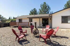 Backyard is huge and completely fenced.  Relax around the fire in the chiminea. 1 pet up to 40 lbs is allowed.  Guests responsible to clean up after your pet.