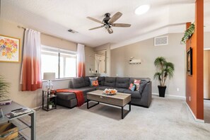 Simplistic but comfortable.  If you love the red rocks of Sedona and enjoy the outdoors in general, this property is conveniently located to take advantage of all that the Sedona/Verde Valley have to offer.  Take a walk, bike, hike or fish at the local Dea