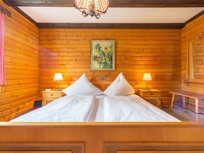 Propriété, Lumière, Bâtiment, Bois, Design Intérieur, Orange, Éclairage, Architecture, Sol, Sol