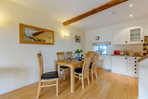 Will's Cottage Dining Area - StayCotswold