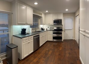 Remodeled open kitchen, new granite countertop/backsplash,large sink/faucet 