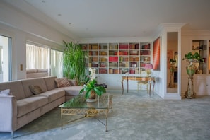 Double living room and Library