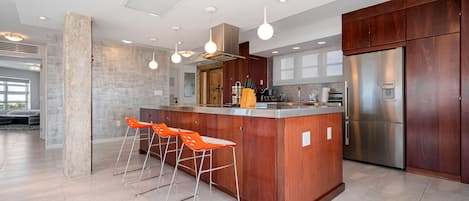 OPEN KITCHEN