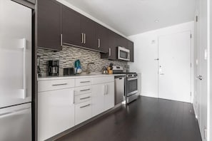 Midtown West New York 1 Bedroom Kitchen