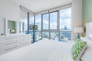 Miami Miami Beach 1 Deluxe Bay Front Bedroom