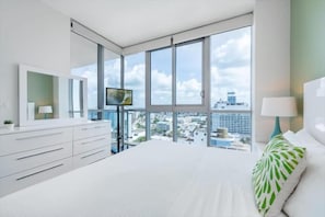 Miami Miami Beach 1 Deluxe Bay Front Bedroom