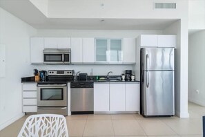 Miami Miami Beach 1 Deluxe Bay Front Kitchen