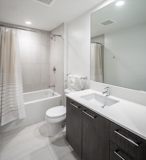 Herndon/Reston Reston 2 Bedroom Bathroom