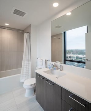 Herndon/Reston Reston 2 Bedroom Bathroom