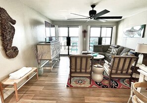 Middle (2nd) Floor Living Area