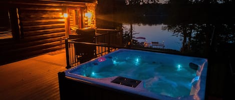 Relaxation at its finest: Unwind in the serene oasis of our lakeside 6-8 person hot tub!  Immerse yourself in soothing warmth, surrounded by natures sounds & bubbling water. Enjoy it in the sun or under the stars, it welcomes you upon your arrival! 