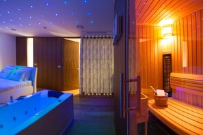 Sauna and jacuzzi