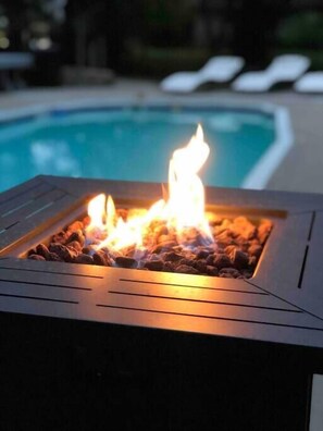 Outdoor fire table 