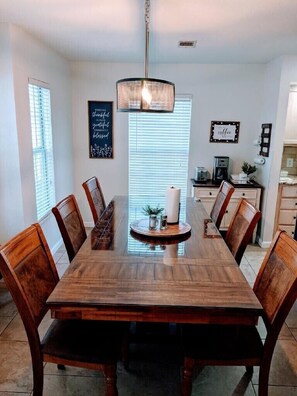 Dining room and coffee bar right off the kitchen. 