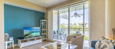 Beautiful Canalside Townhome - Perfect For That Florida Getaway!