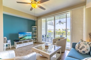 Beautiful Canalside Townhome - Perfect For That Florida Getaway!