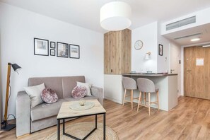 Stylish living room with coffe table. 