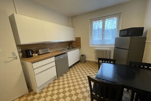 Cuisine parfaitement équipée avec espace repas