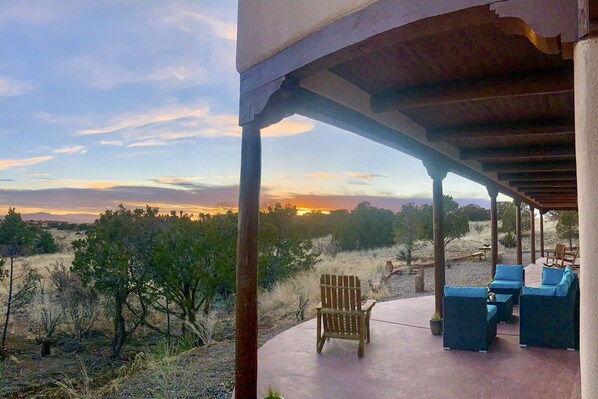 Santa Fe Vacation Rental | 3BR | 2.5BA | Single Story | Step-Free Access